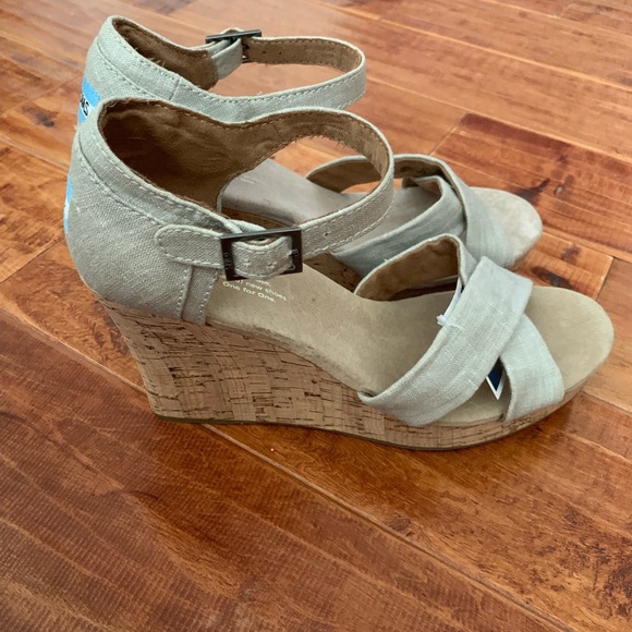 TOMS Wedge size 9.5 Brand New - Picture 5 of 6